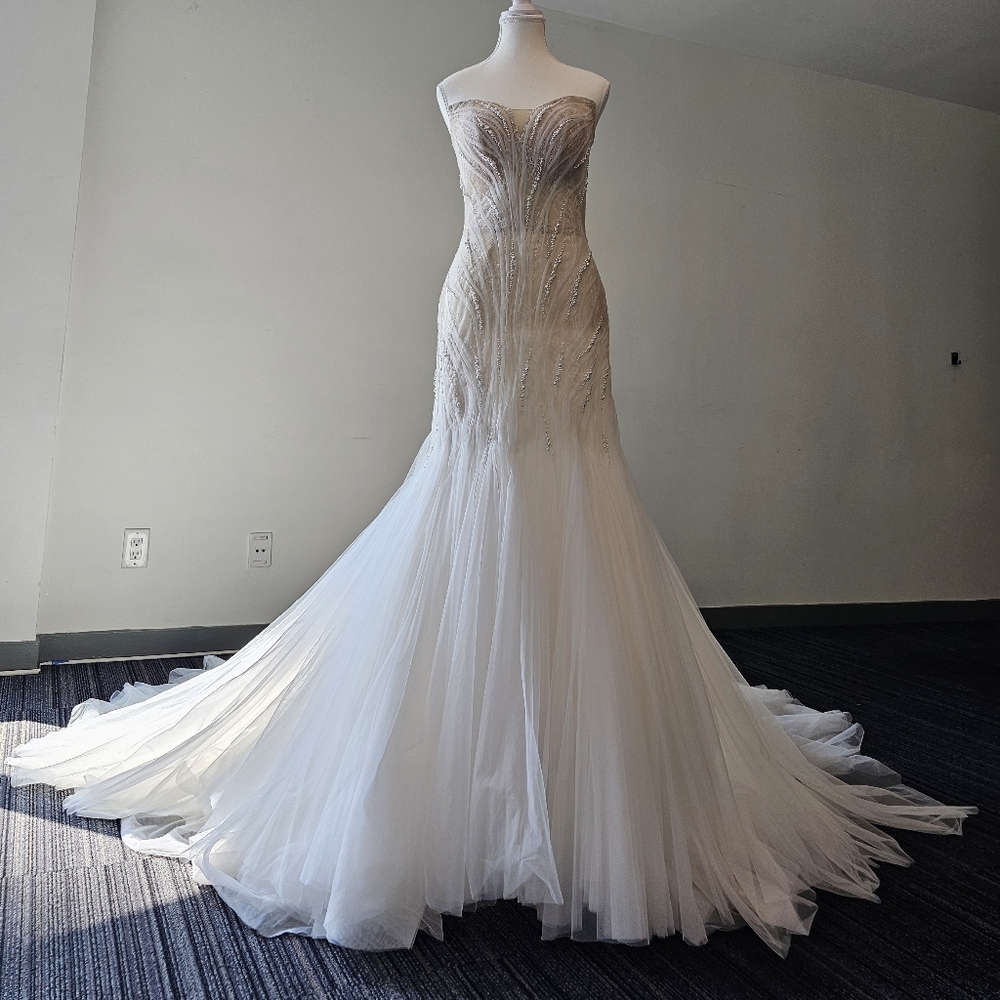 Elegant Mermaid Pearl-Embellished Wedding Dress